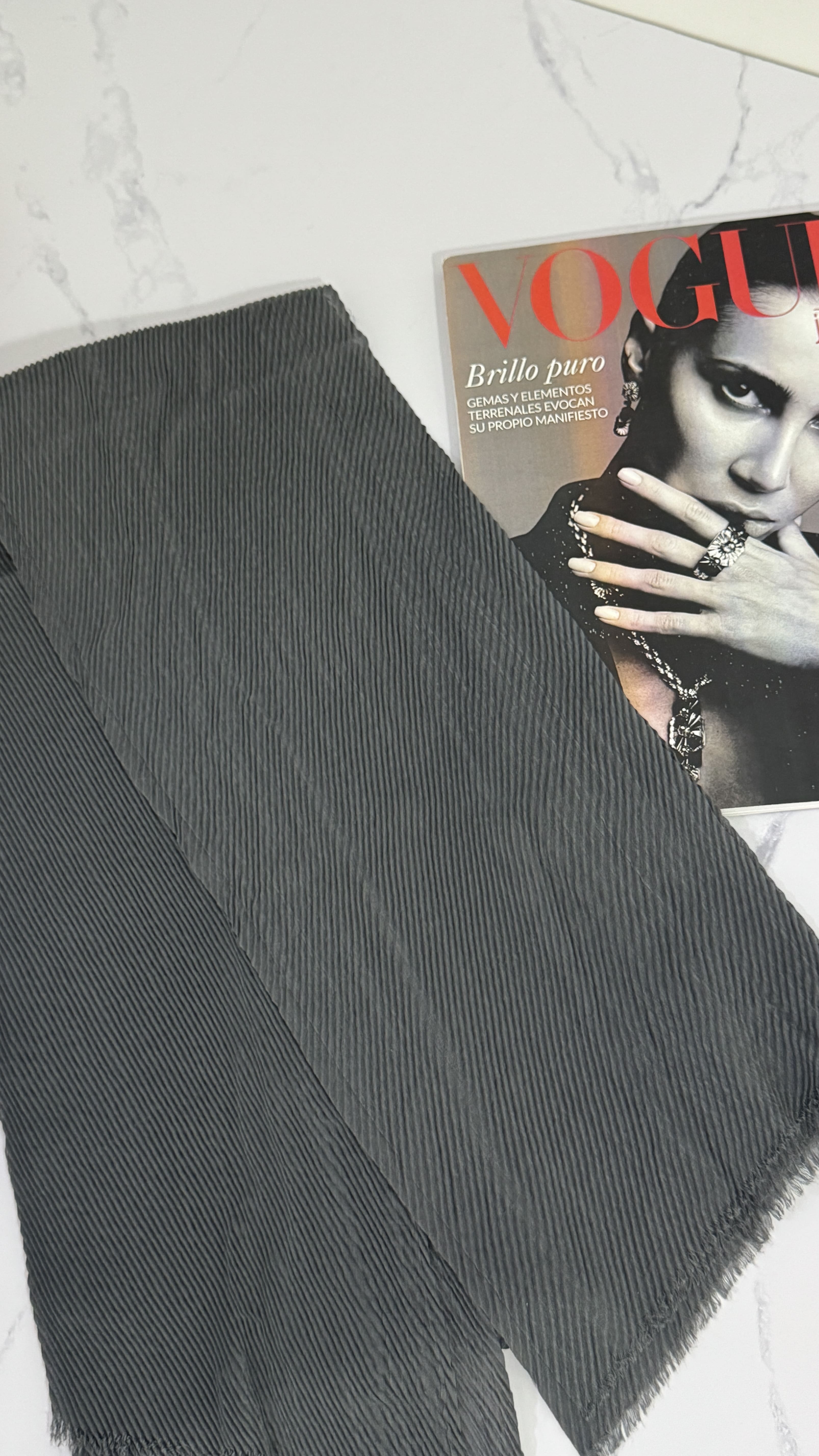 شال پلیسه طوسی