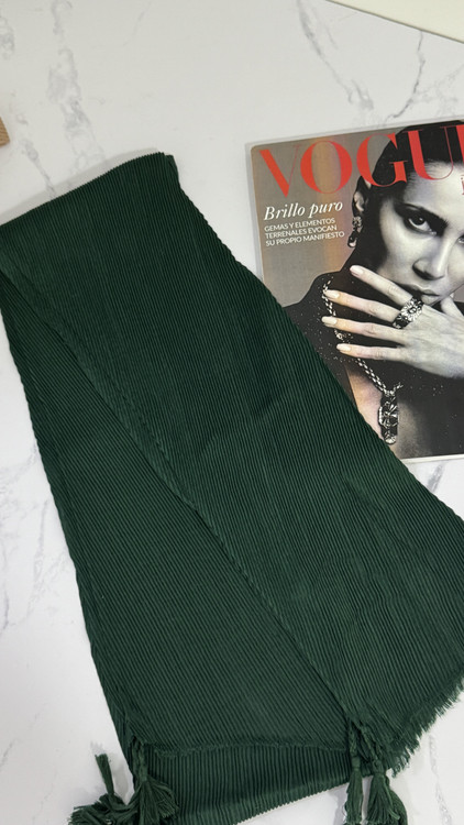 شال پلیسه سبز