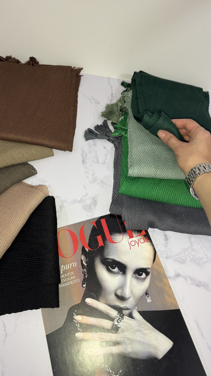 شال پلیسه میس مورال