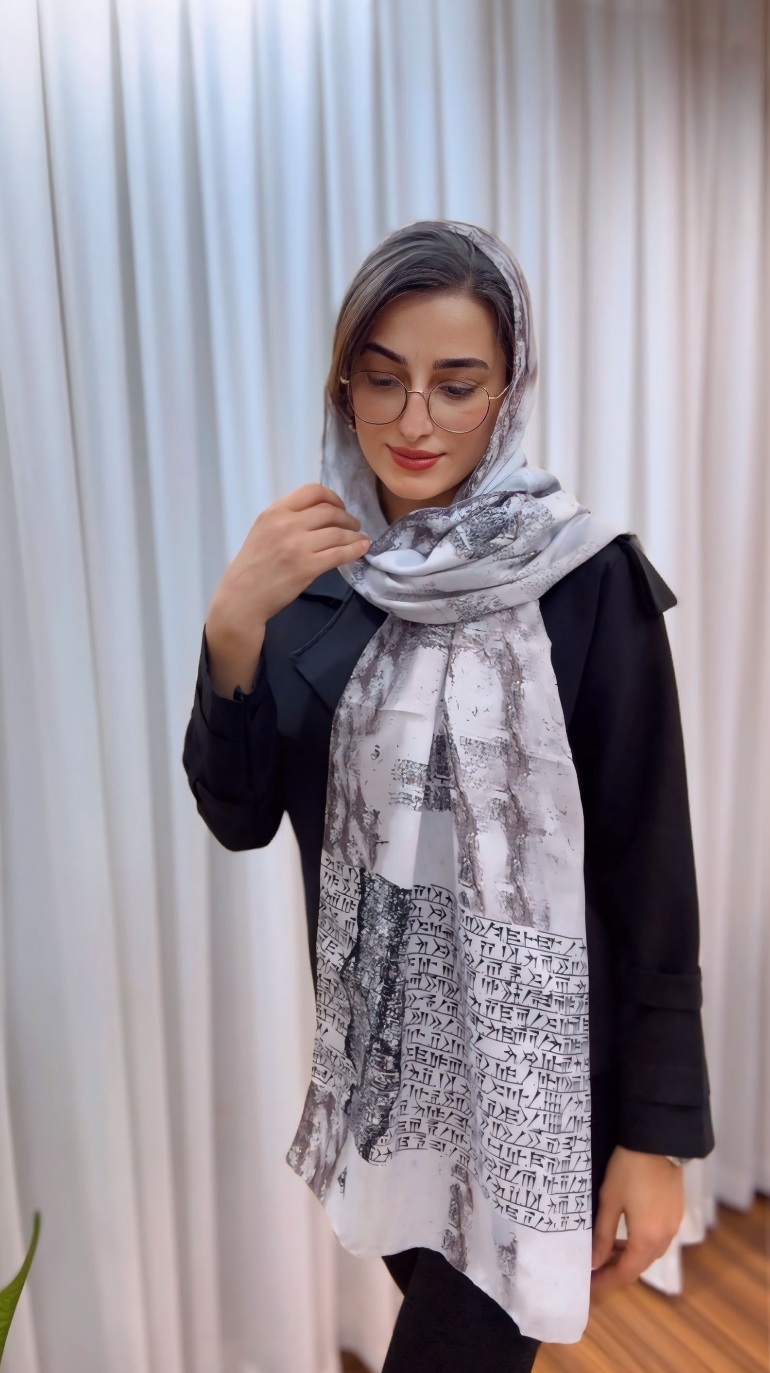 شال نخ ابریشم طرح کتیبه بیستون