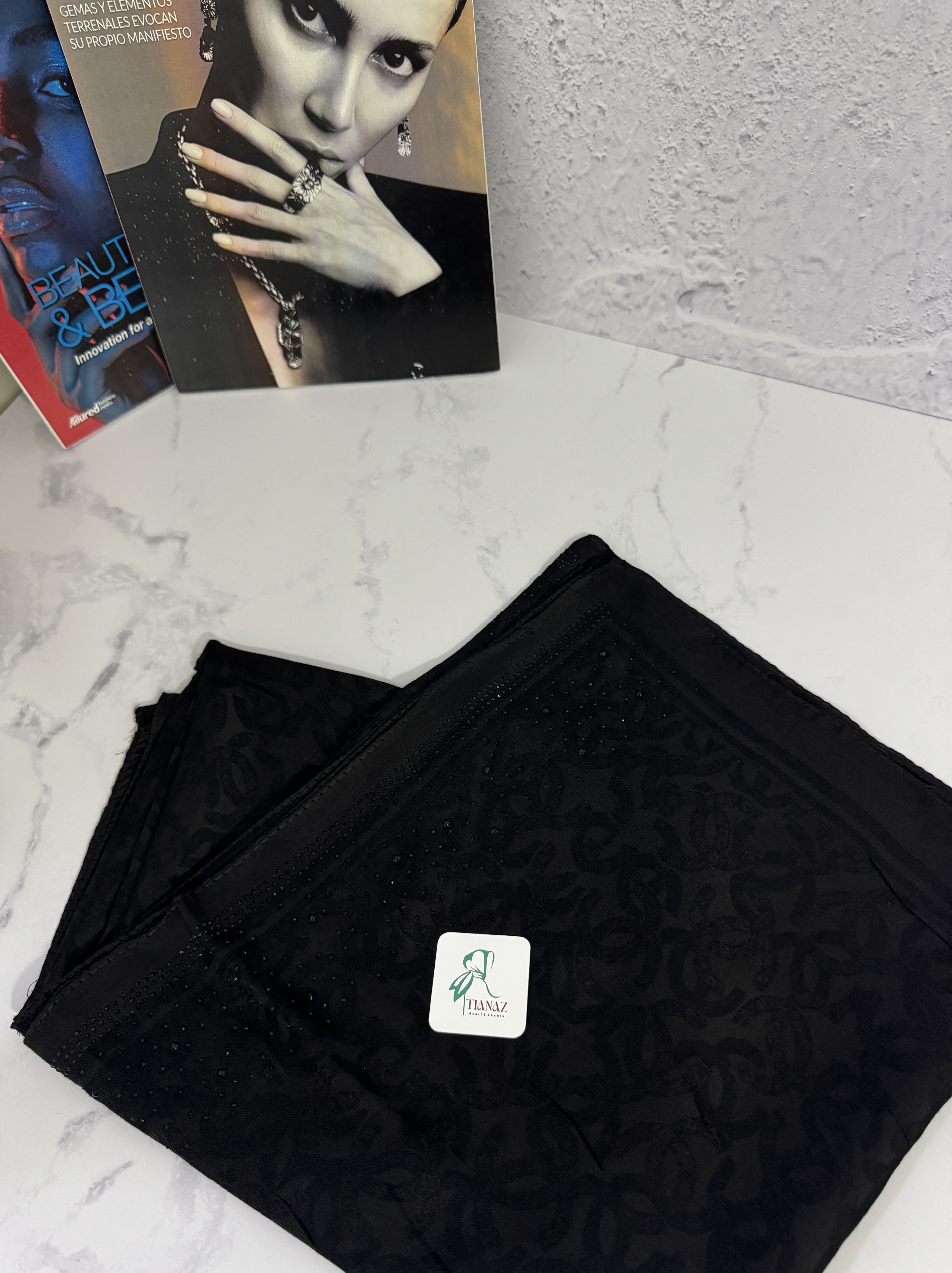 روسری مشکی دور نگین طرح چنل (شنل) 1